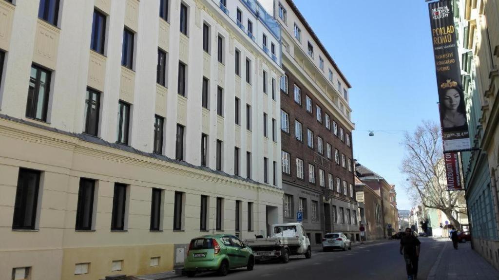 Apartments Near The Center With Privat Parking ブルノ エクステリア 写真