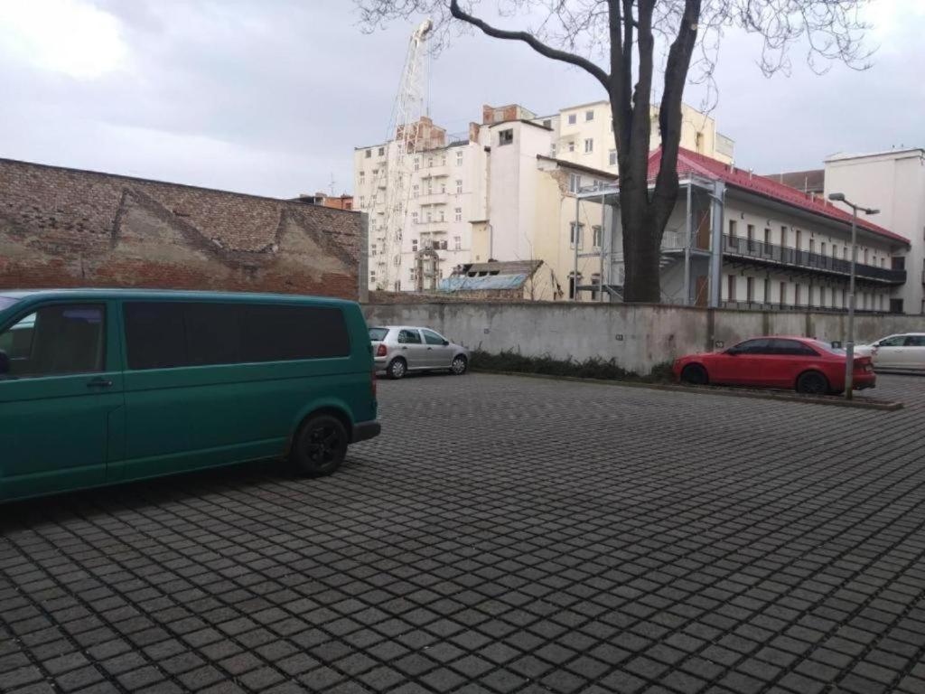 Apartments Near The Center With Privat Parking ブルノ エクステリア 写真